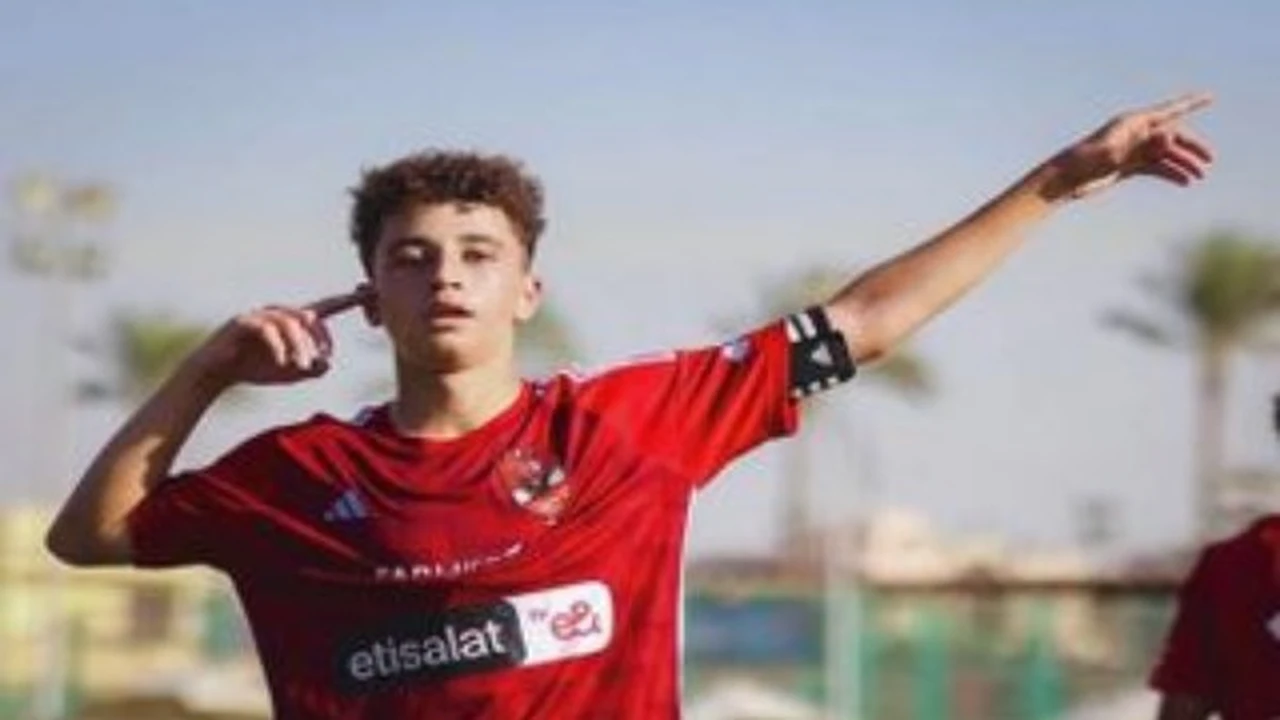 الحكاية الكاملة لإصابة موهبة الأهلي قبل خطوة الاحتراف.. ورد فعل مثير من النادي الإسباني